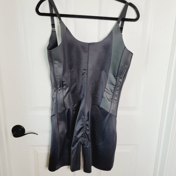 Spanx Total Contour Open Bust Mid Thigh Bodysuit 1X Black Sculpt Fit Corset - Picture 5 of 10